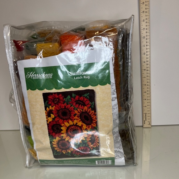 NEW Herrschners Sunflower LATCH HOOK KIT RUG COMPLETE 40” X 27” - Picture 15 of 16